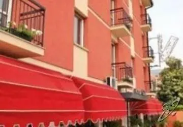 Ξενοδοχείο Cortina 2*