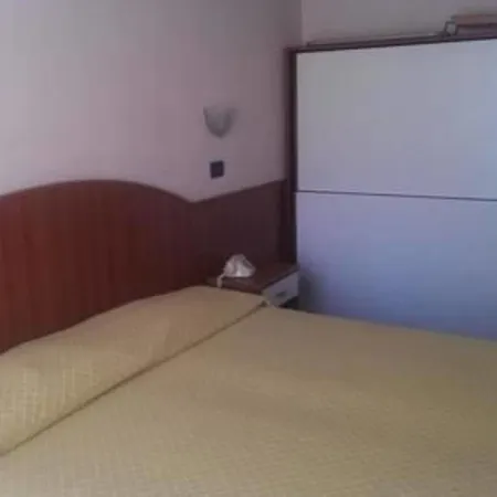 Cortina ホテル 2*