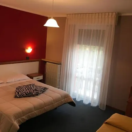 Cortina Otel 2*