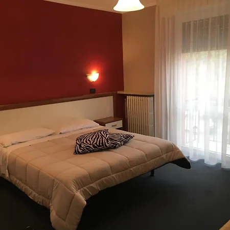 Otel Cortina 2*