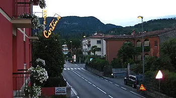 Otel Cortina 2*
